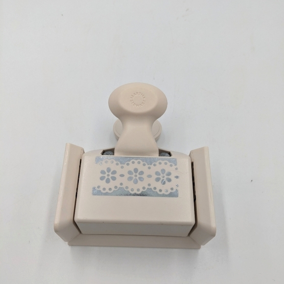 Martha Stewart Floral Lace Edge Paper Punch - Picture 1 of 5